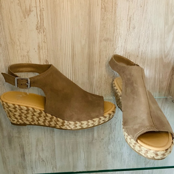 Rope-Lined Espadrille Sandals - Picture 3 of 3